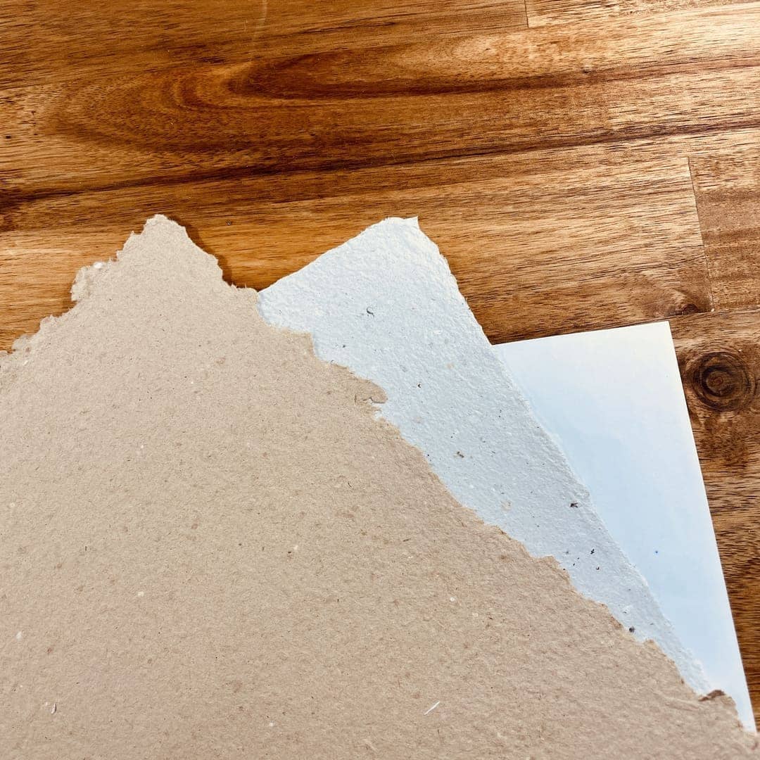 Le papier à lettre ensemencé : innovation écologique ou menace pour la papeterie traditionnelle ? 3 3 types du papiers ensemencé avec des couleurs différents