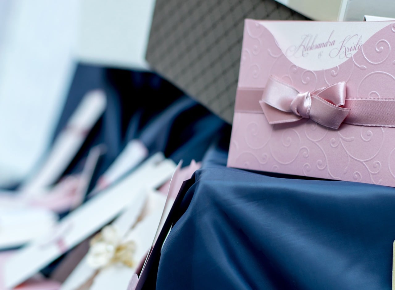 Pourquoi le papier ensemencé pour invitations attire-t-il l’attention ?